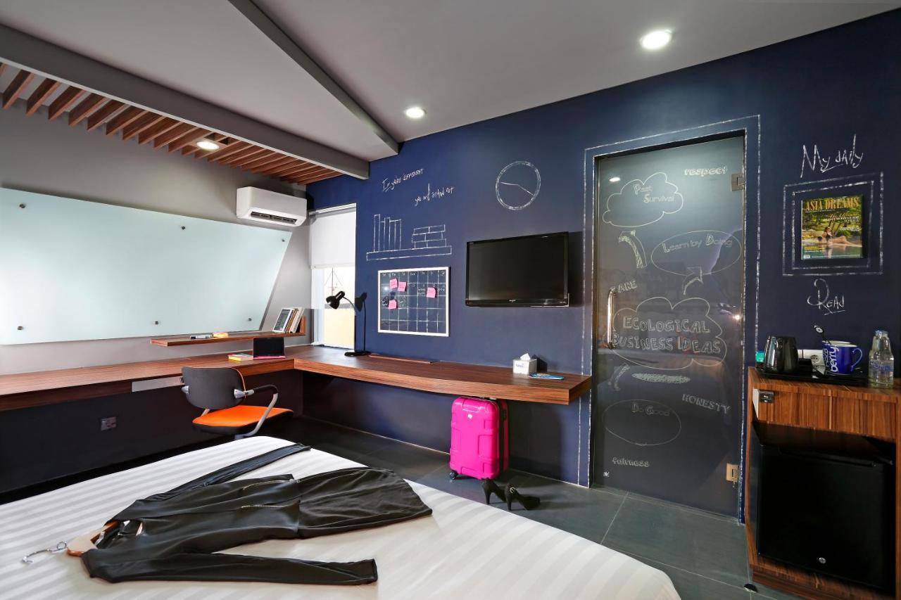 Berry Biz Hotel Sunset Road Семиньяк Экстерьер фото