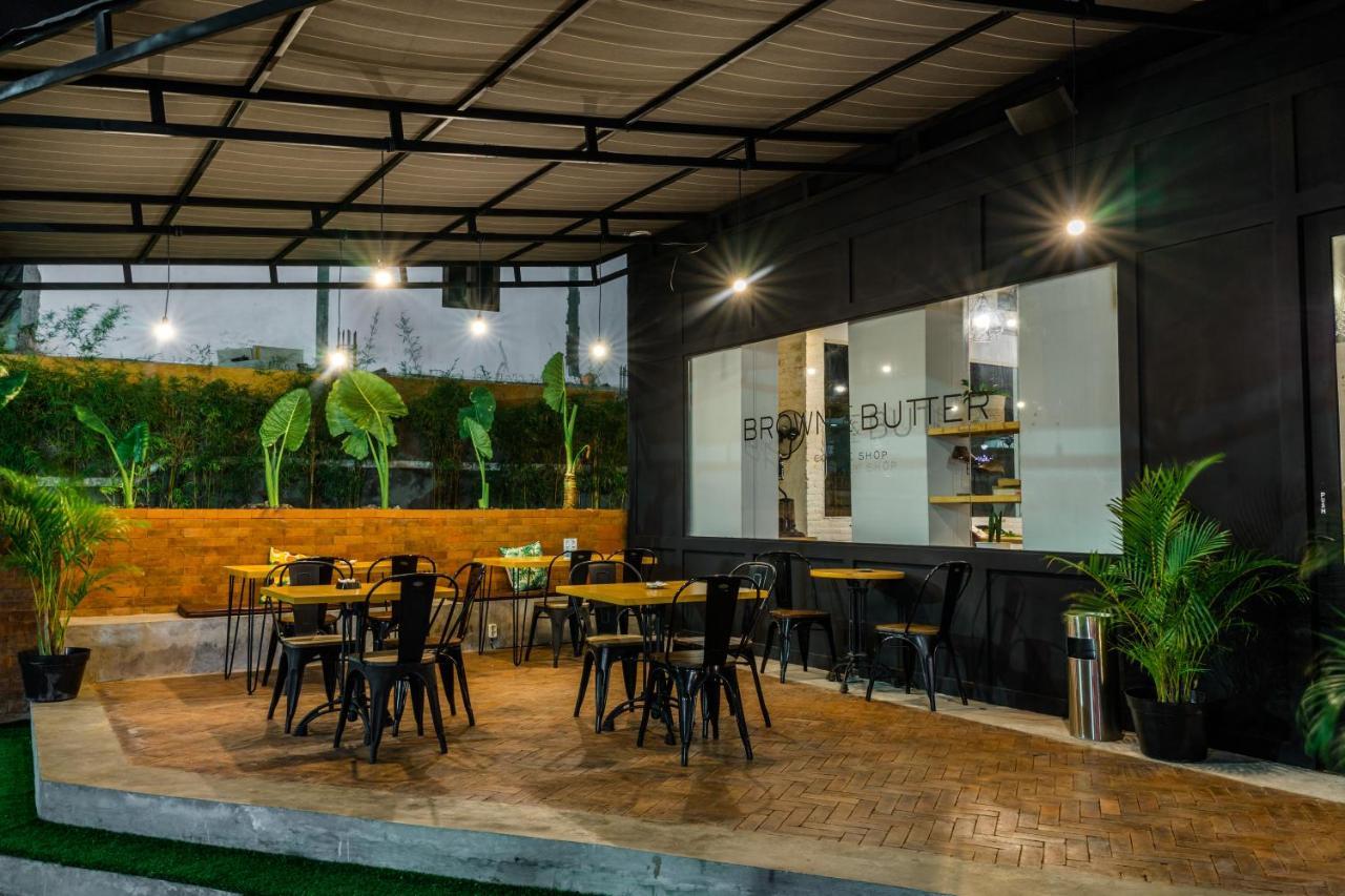 Berry Biz Hotel Sunset Road Семиньяк Экстерьер фото